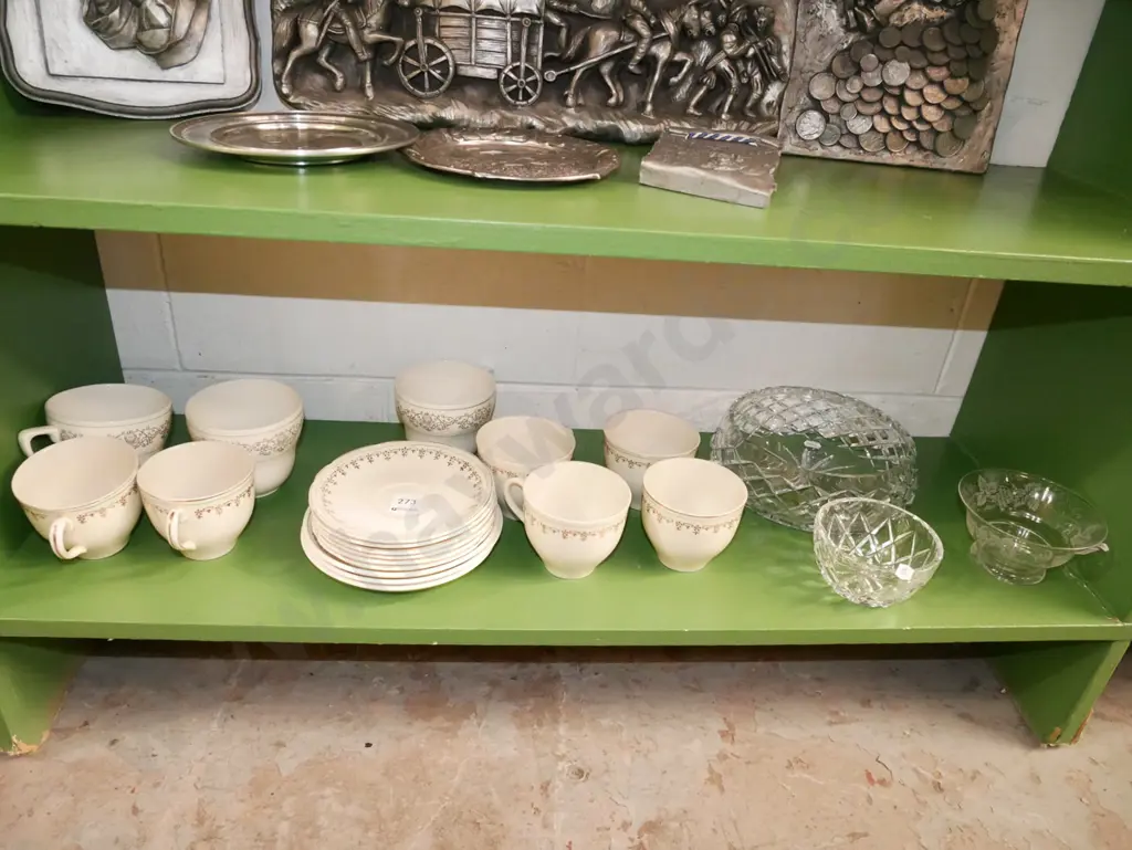 Meakin cups, saucers, crystal and glass bowls Image 1++