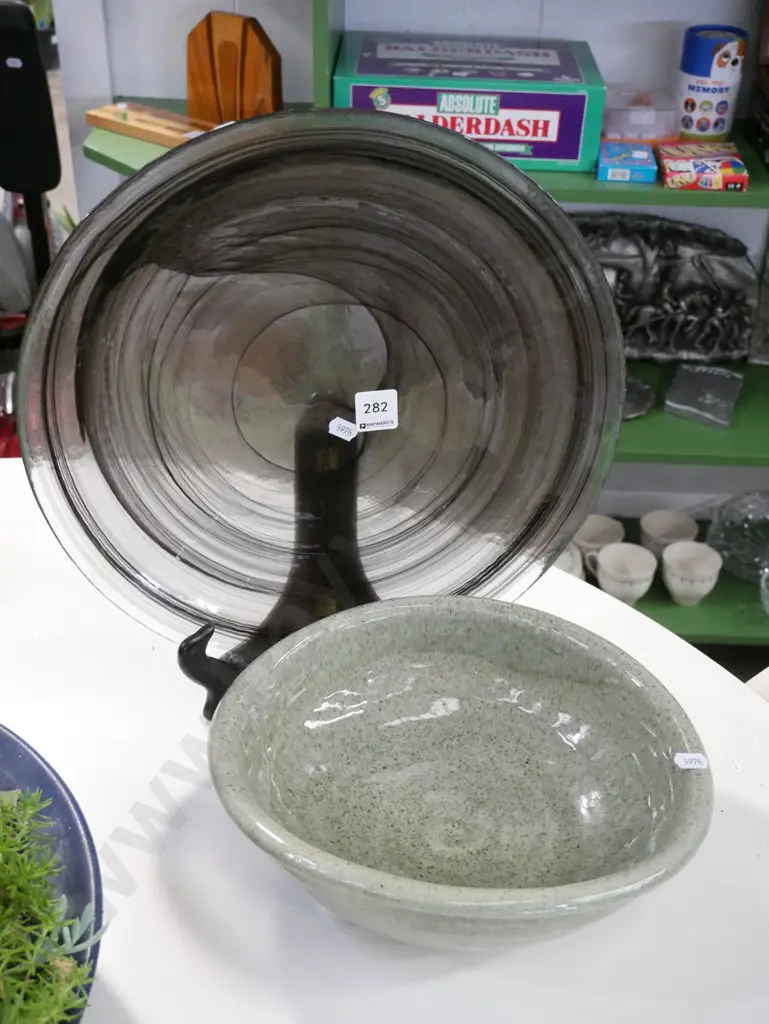art glass plate, pottery bowl Image 1++