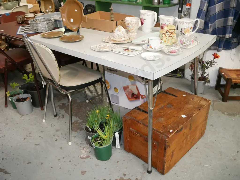 chrome leg formica top table with 1 chair -corrosion to chrome H-760 W-1230 D-800 Image 1++