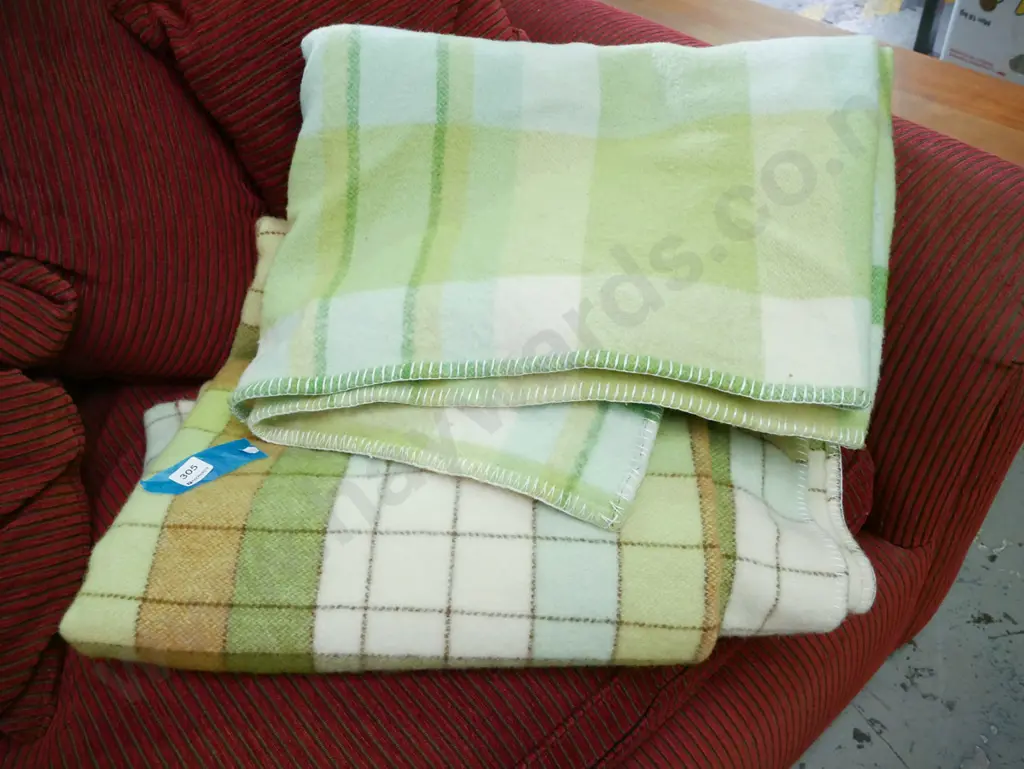 2x green checked wollen blankets Image 1++