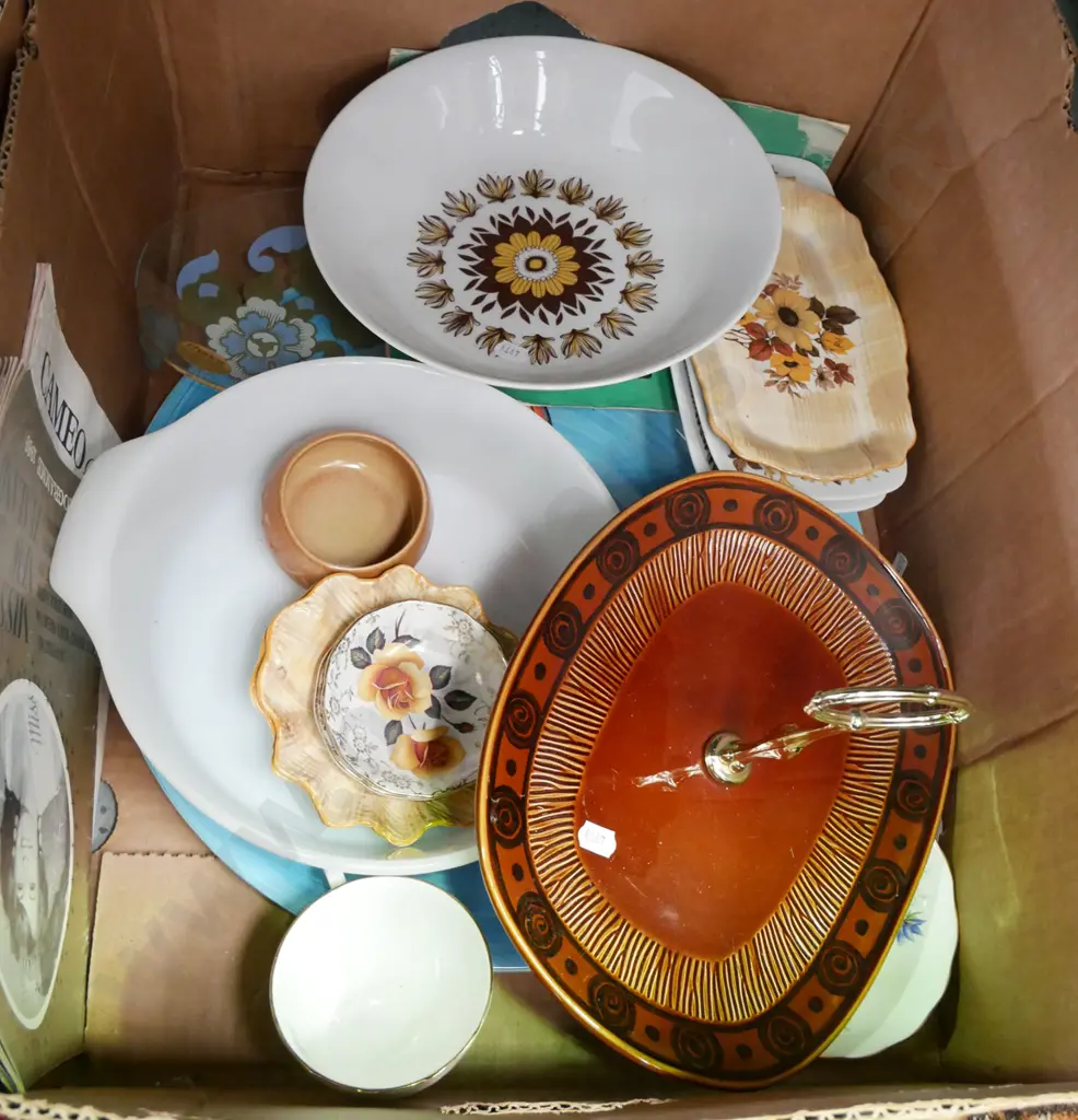 box; pyrex baking dish, bowl, cake plate etc Image 1++