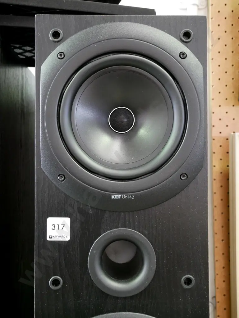pair of Kef Uni-Q freestanding speakers H-1050 Image 1++