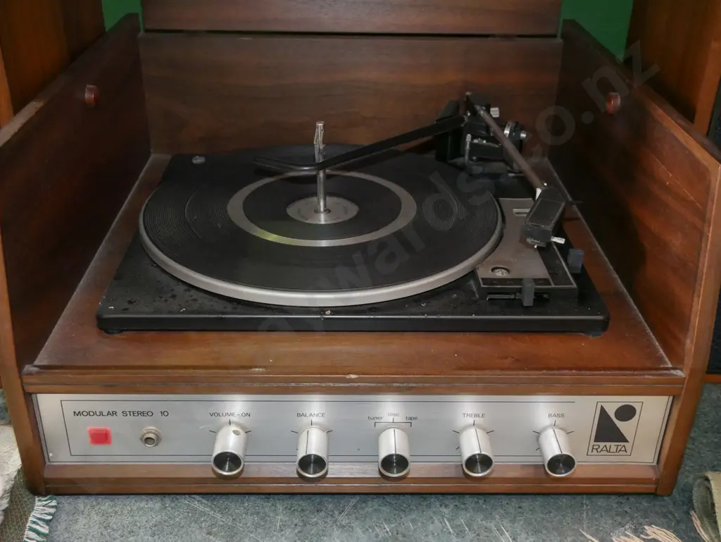 Ralta record player, 2 speakers Image 1++