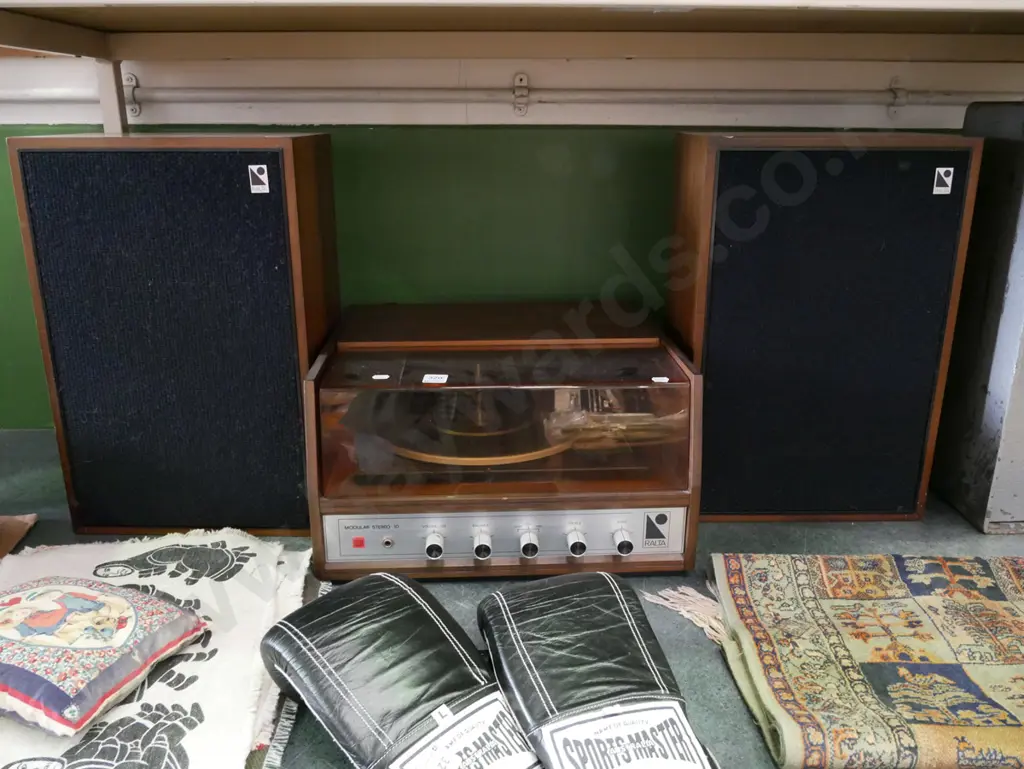 Ralta record player, 2 speakers Image 1++