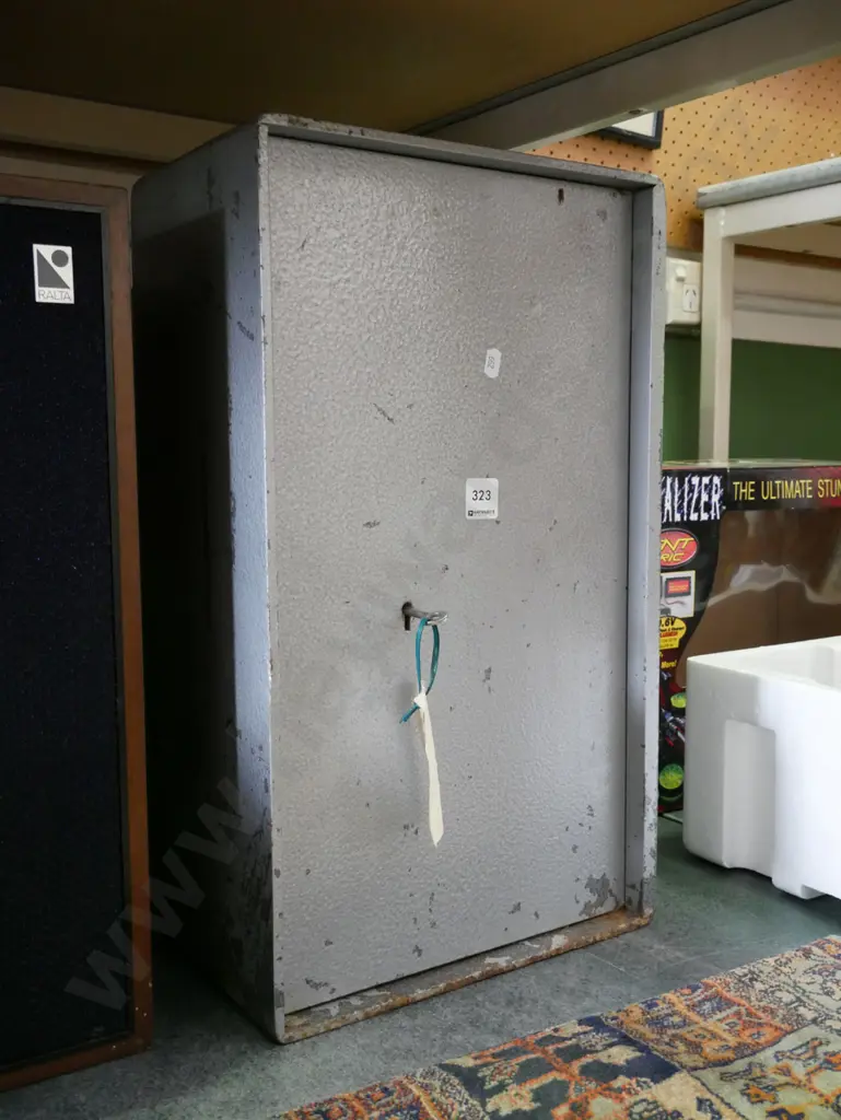 heavy duty safe - key in office H-510 W-300 D-200 Image 1++