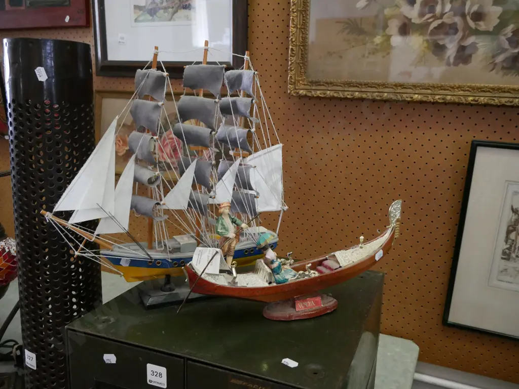 model Venetian gondala, model sailing boat Image 1++