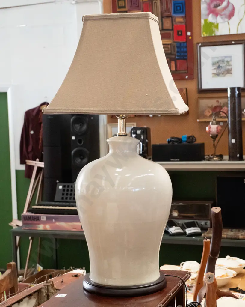 large ceramic based table lamp H-760 Image 1++