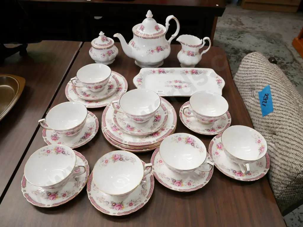 H.R Monno floral tea service  Image 1++