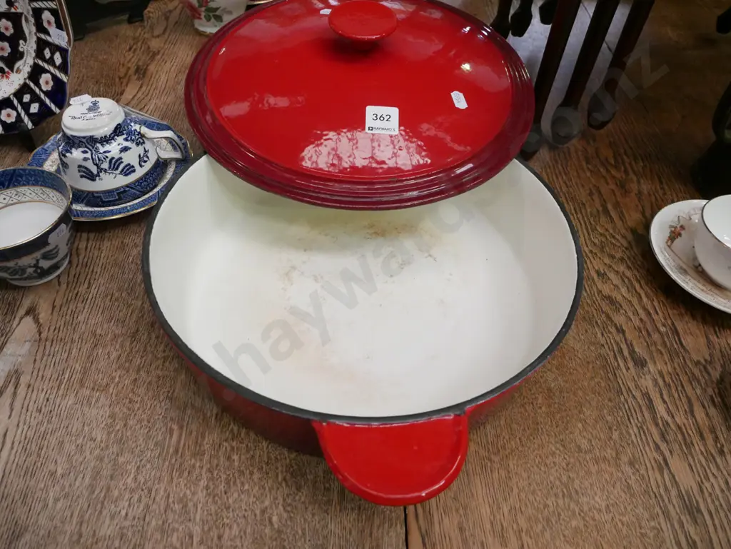 large heavy cast iron and red enamel lidded frypan Diam-300 Image 1++