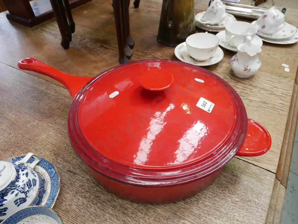 large heavy cast iron and red enamel lidded frypan Diam-300 Image 1++