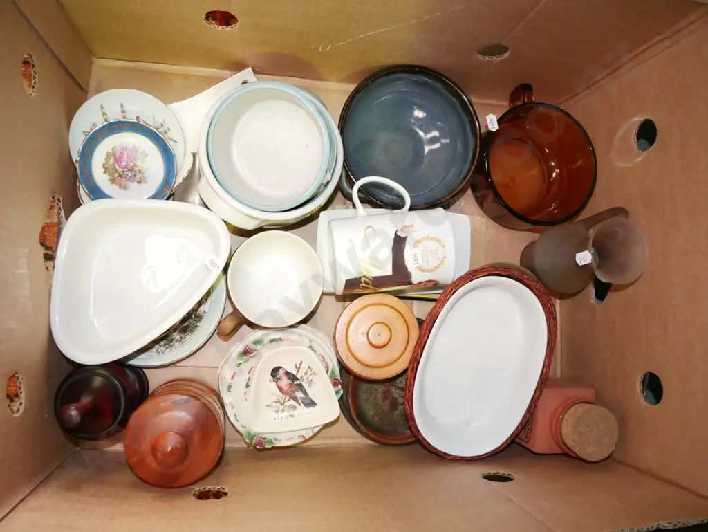 box; bowls, coffee mugs, canister etc Image 1++