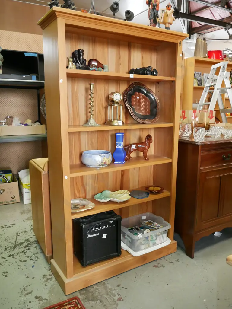 solid rimu adjustable bookcase H-1535 W-900 D-270 Image 1++