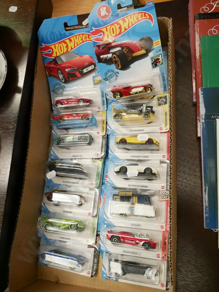 box of carded as-new Hotwheels Image 1++