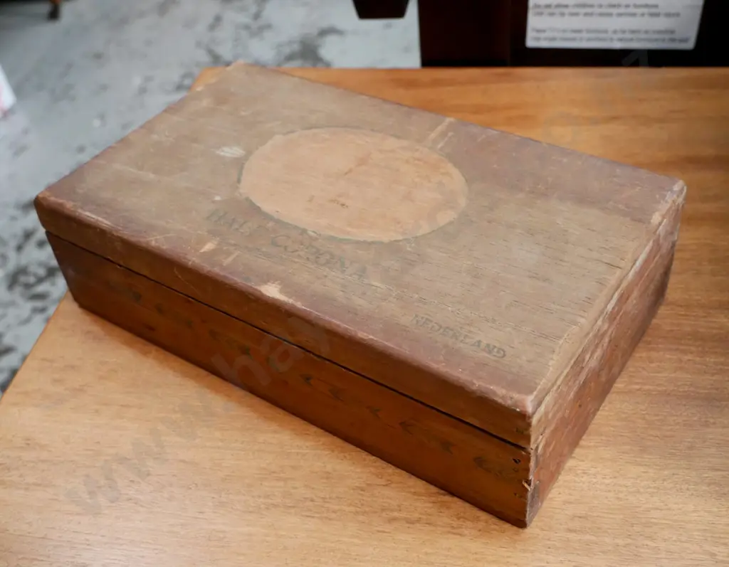 cigar box with dice and marbles Image 1++