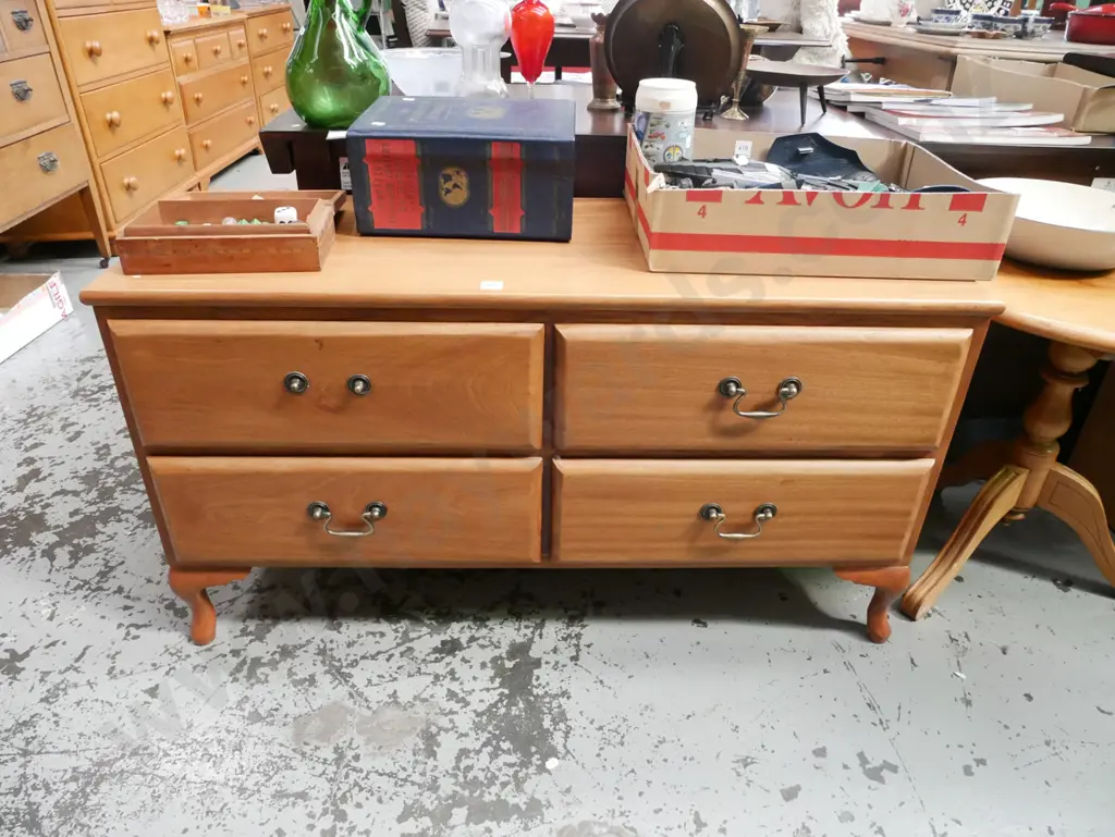 mahogany cab leg 4 drawer lowboy - missing 1 handle Image 1++