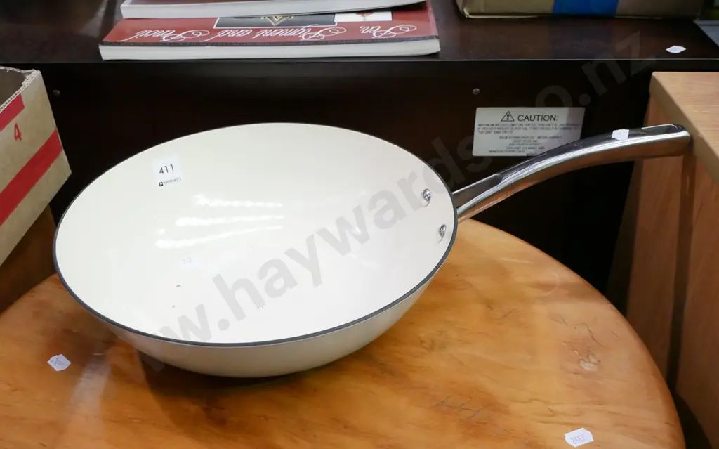 metal and enamel frying pan Image 1++