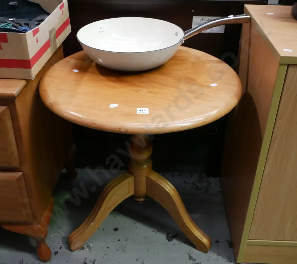 solid wood pedestal end table H-550 Image 1++