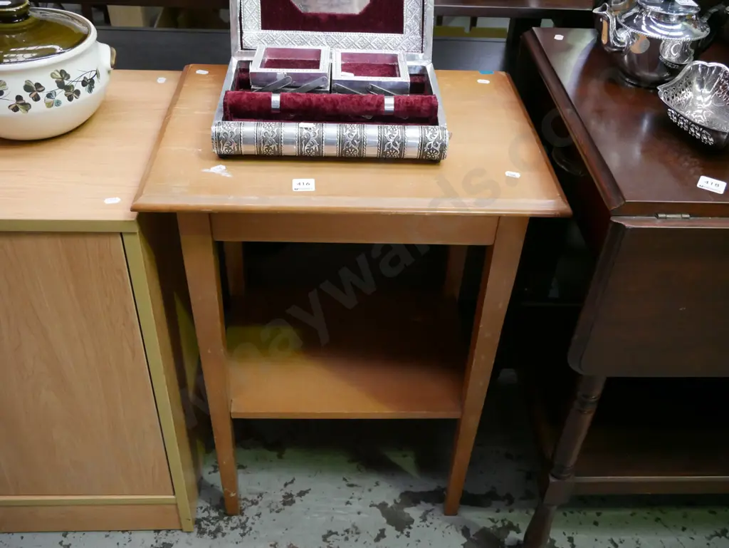 solid rimu 2 tier table H-685 W-500 D-375 Image 1++