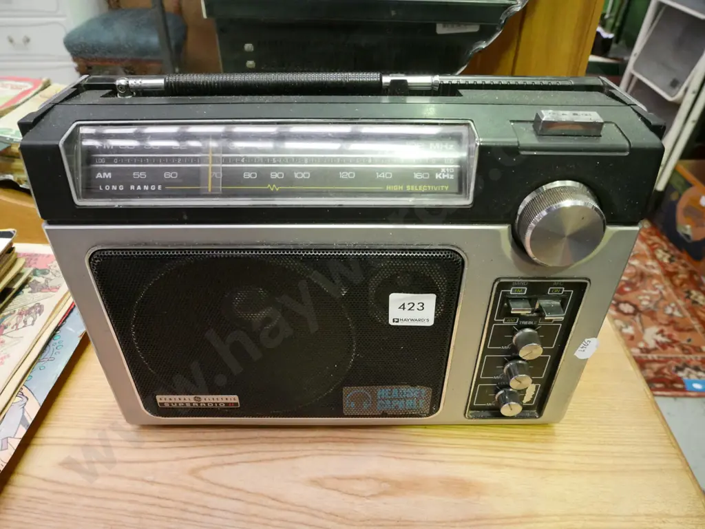 General Electric transistor radio Image 1++