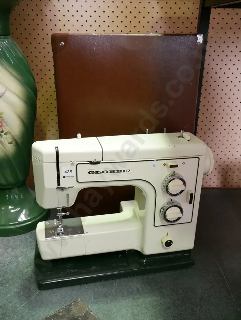 Globe 877 sewing machine in suitcase holder Image 1++