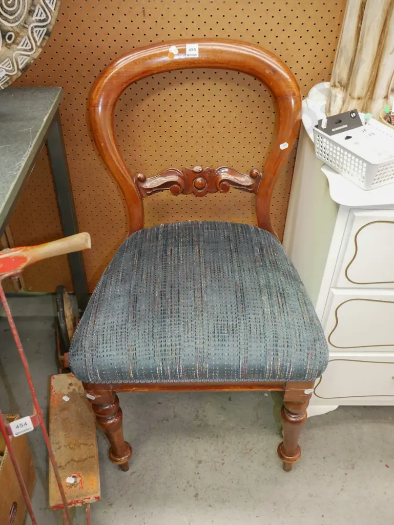 Victorian mahogany balloon back chair Image 1++