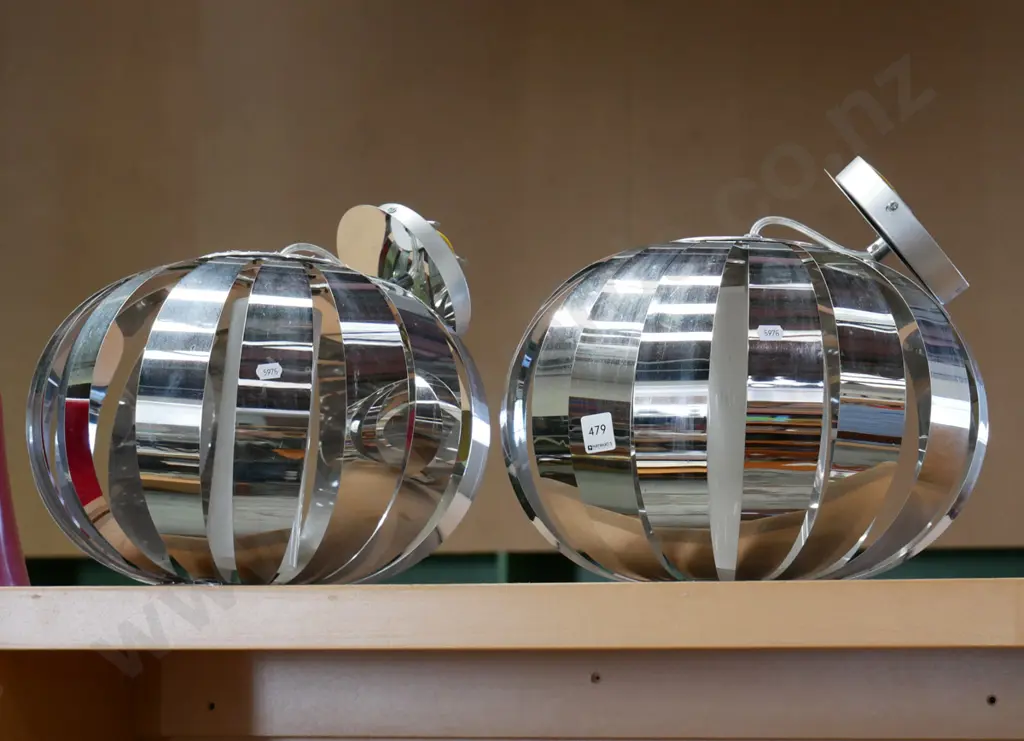 2x retro chrome light fittings Image 1++
