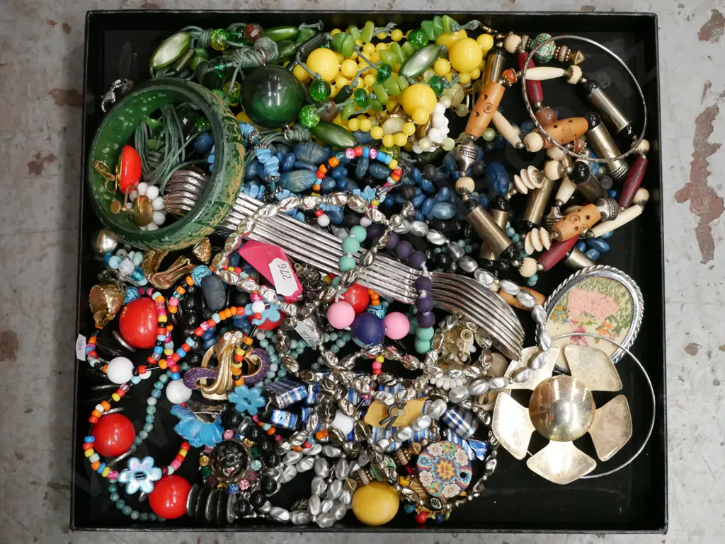 tray of costume jewellery Image 1++