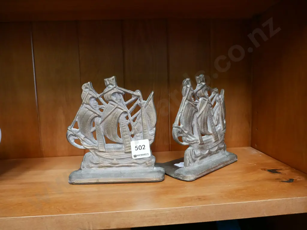 2x brass galleon book ends Image 1++