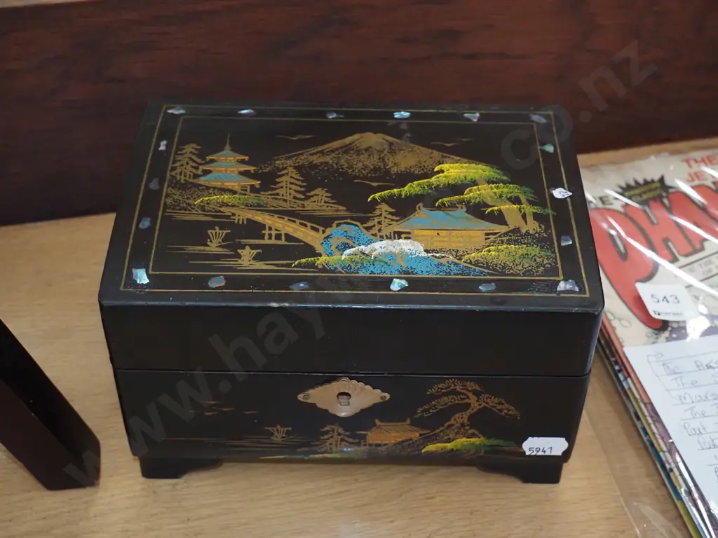 lacquer ballerina music box Image 1++