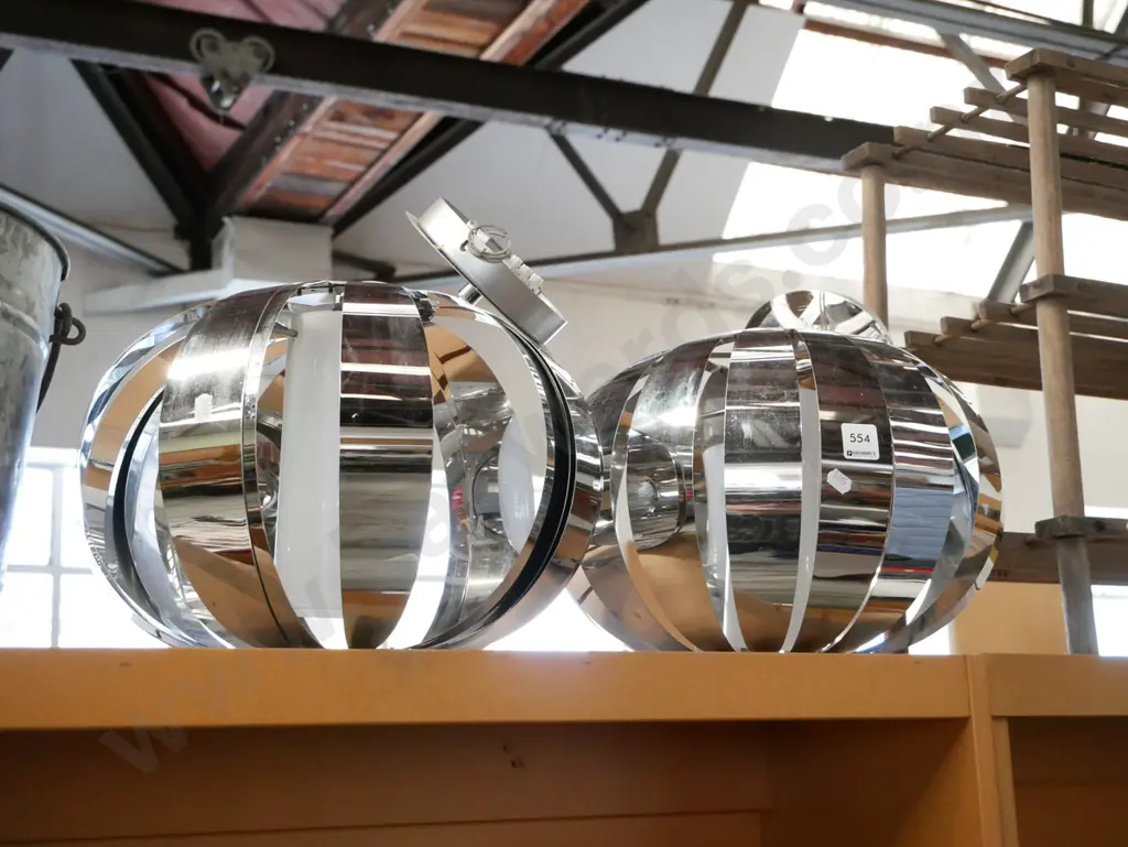 2x retro chrome light fittings Image 1++