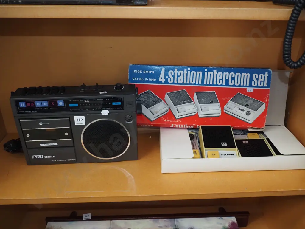 4 station intercom set, Pro Series radio cassette player Image 1++