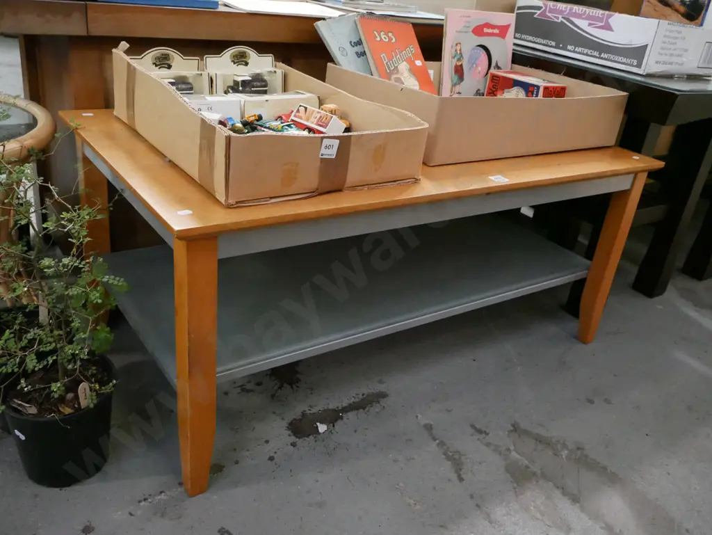 solid wood and glass coffee table Image 1++