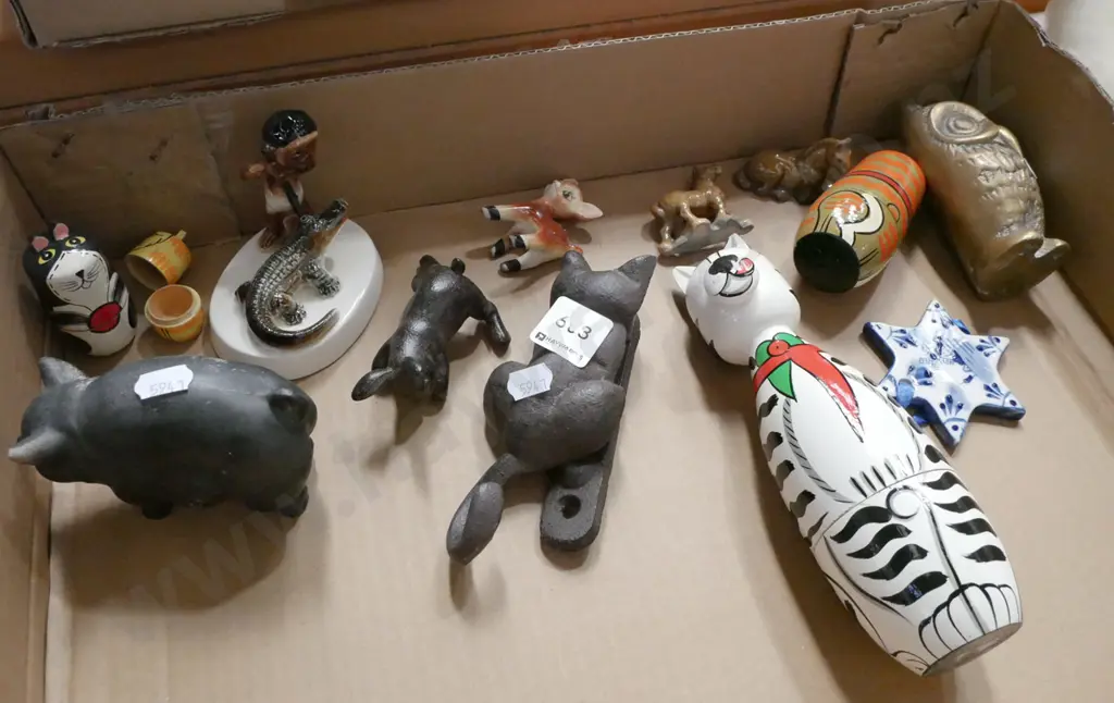 box; brass owl, cat figurines etc Image 1++