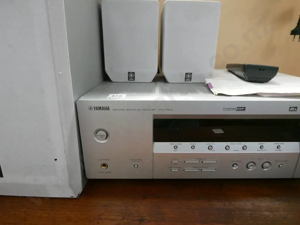 Yamaha AV receiver, speakers Image 1++