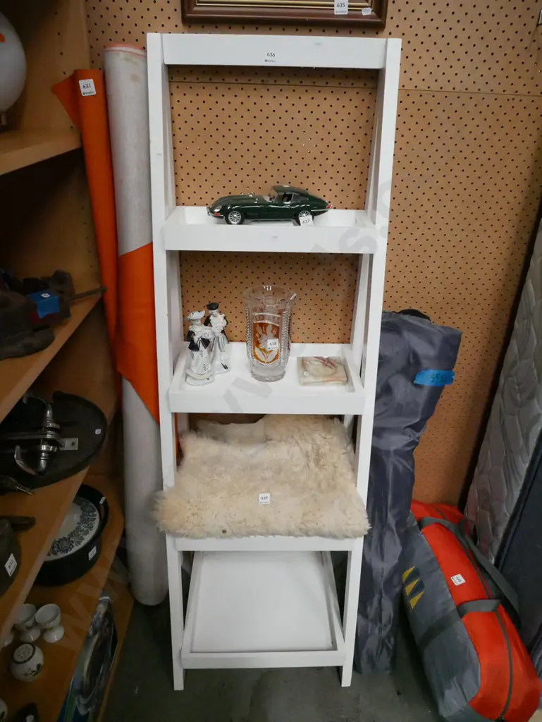 A framed shelves H-1465 W-460 Image 1++