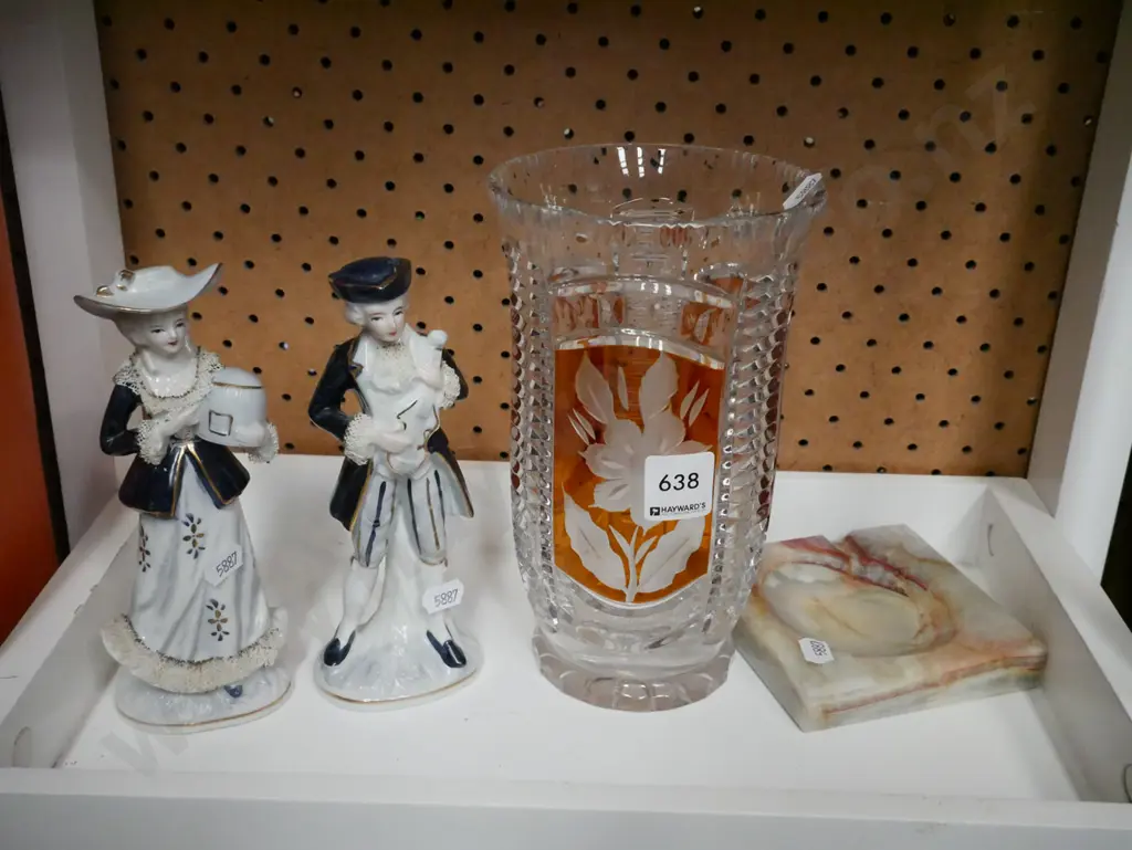 stone ash tray, coloured glass vase, 2 figurines Image 1++