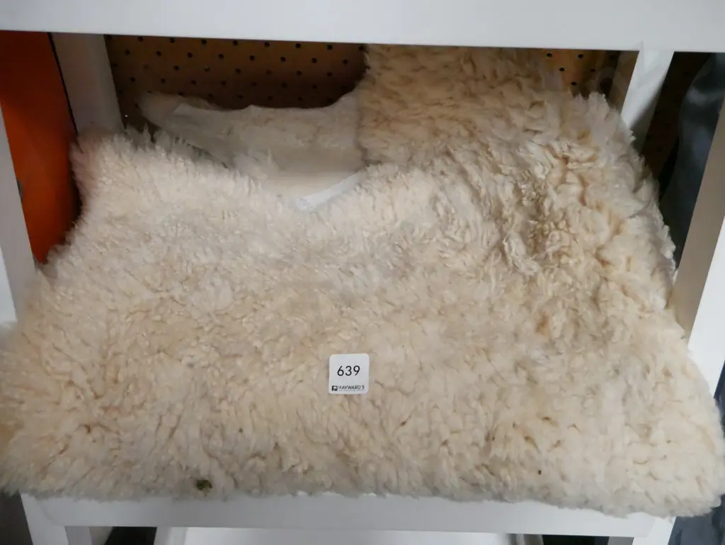 woollen sheepskin Image 1++