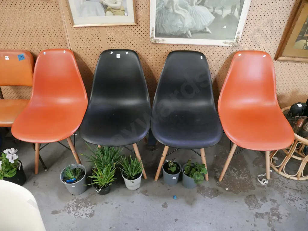 4 plastic and wood dining chairs - 2 black, 2 orange Image 1++