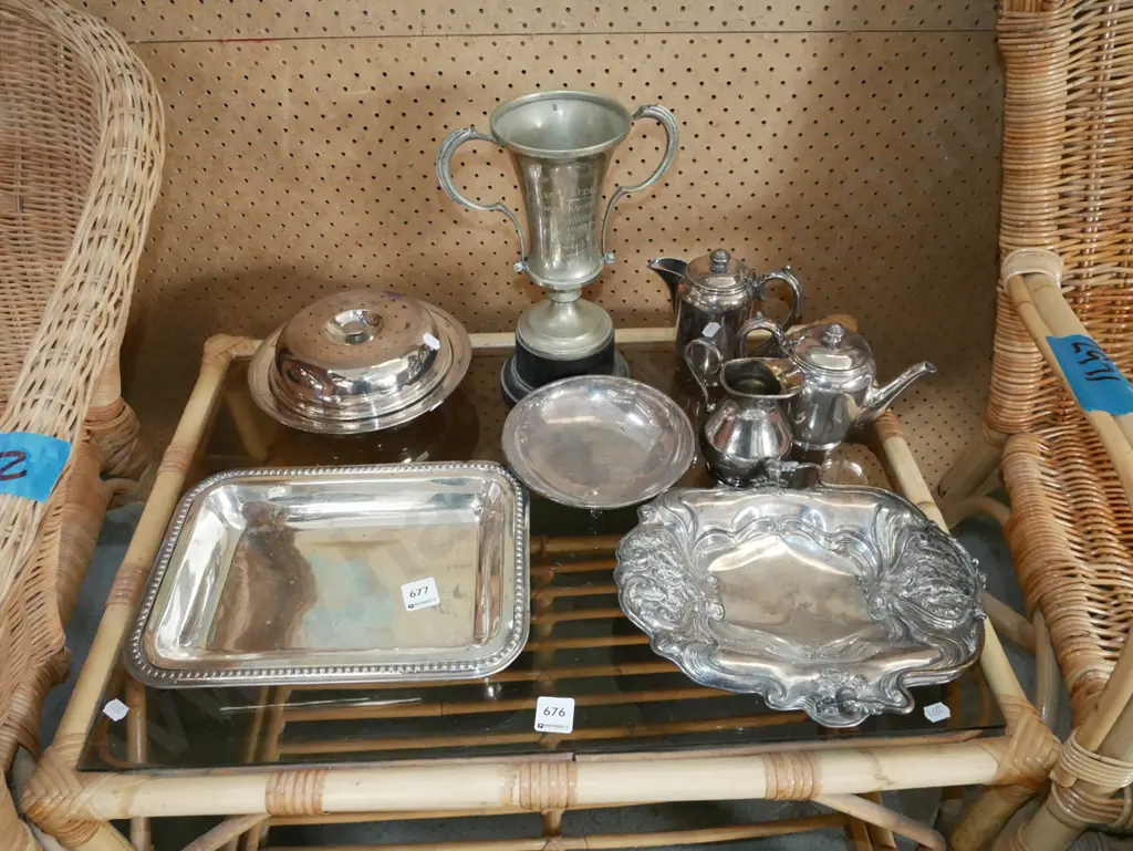 plated ware; trays, teapots etc Image 1++
