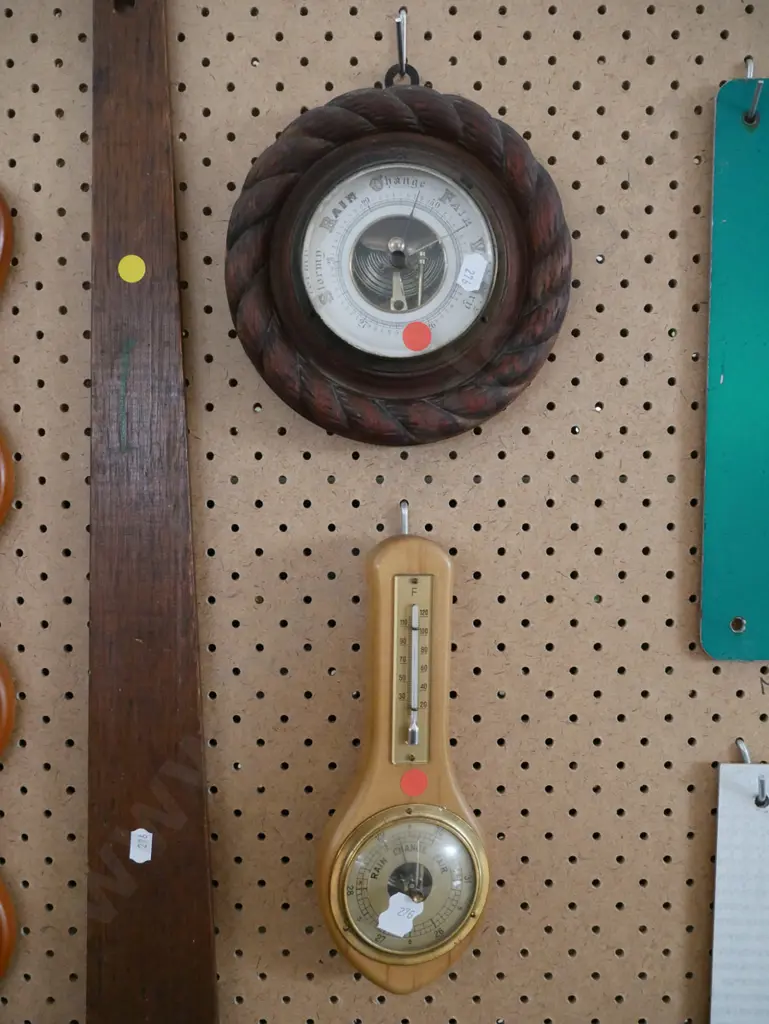 barometer/thermometer, barometer - red dots Image 1++