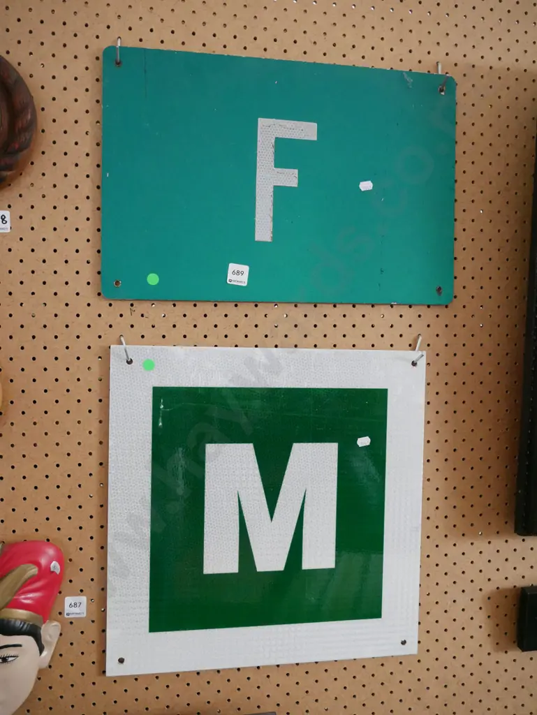 2x signs on tin - green dots Image 1++