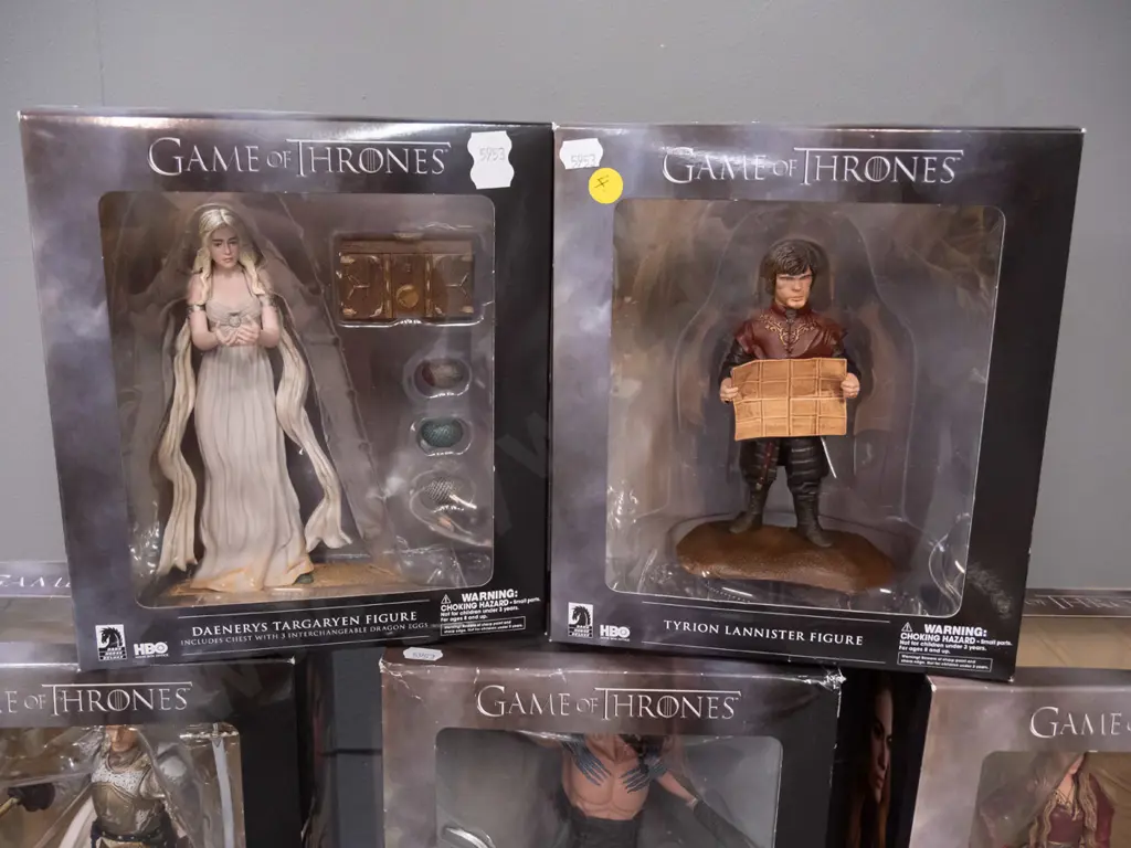 5 Dark Horse Deluxe Game of Thrones figures in original boxes - see photos for details, 3 larger boxes are H-265 W-200 Image 1++