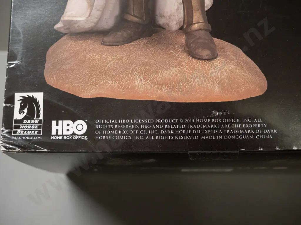 5 Dark Horse Deluxe Game of Thrones figures in original boxes - see photos for details, 3 larger boxes are H-265 W-200 Image 1++