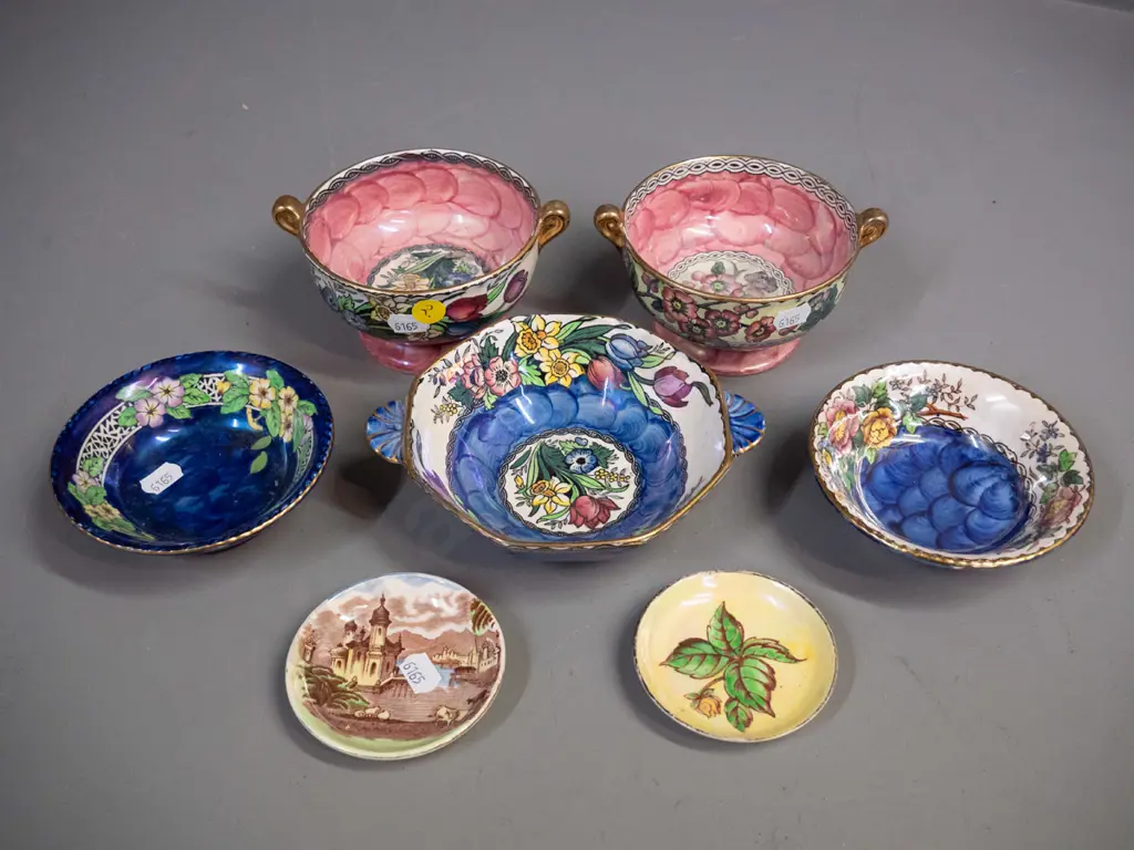 7 pieces of Maling china - 3 blue thumbprint dishes, 2 pink thumbprint comport dishes H-60 D-130 and 2 small lustre Image 1++