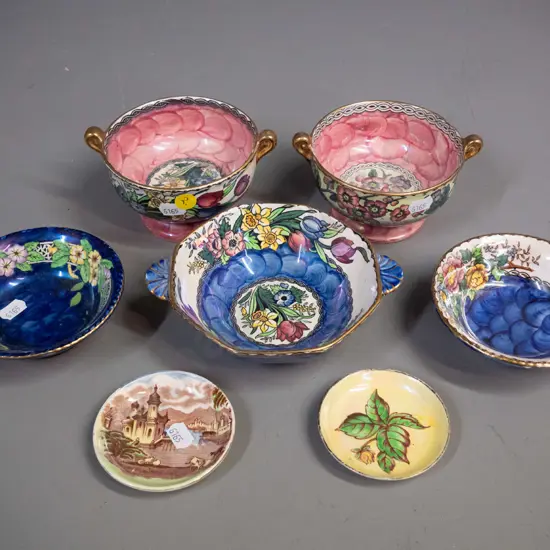 7 pieces of Maling china - 3 blue thumbprint dishes, 2 pink thumbprint comport dishes H-60 D-130 and 2 small lustre