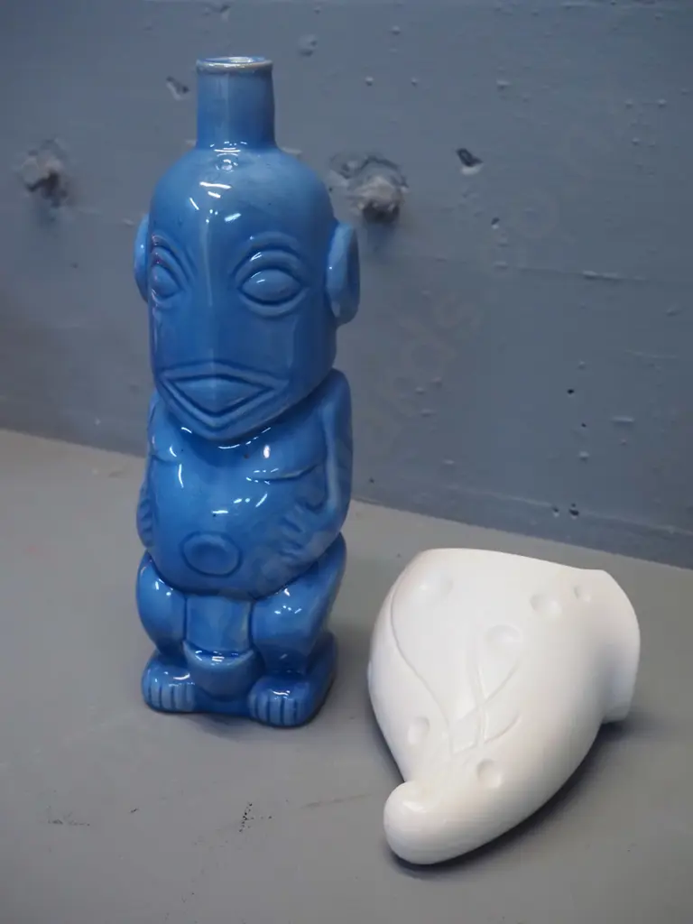 Royal Norfolk deco style wall pocket vase and a tiki figural motif blue glaze bottle H-280 Image 1++