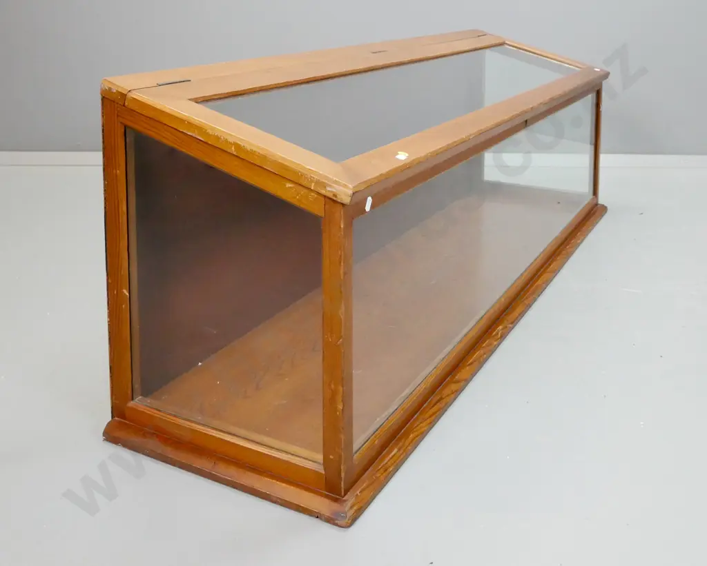 vintage pine sloped top display case with glazed lift up lid, front and sides. Brass key escutcheon but lock removed, Image 1++