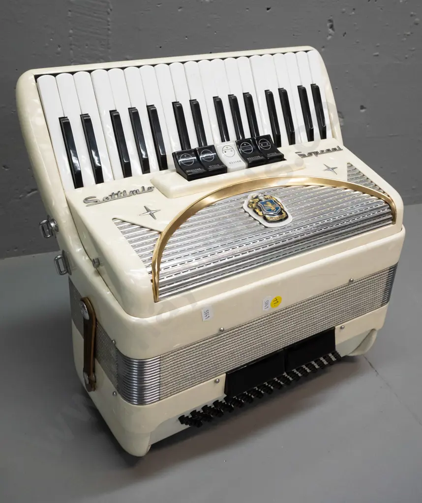 vintage Settimio Soprani 80-bass piano accordion, no case, missing one latch strap - H-370 W-410 Image 1++