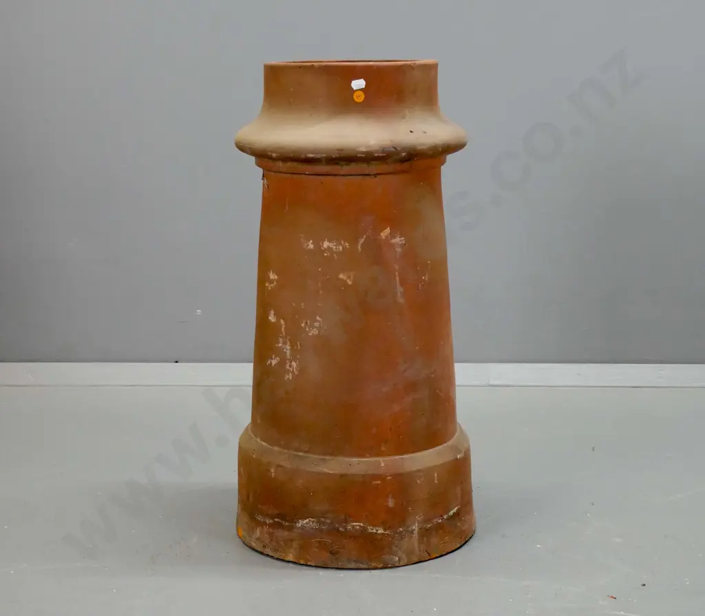 terracotta chimney pot - minor chipping around base and top rim H-660 D-345 at base Image 1++