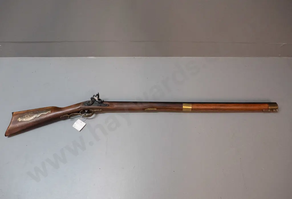 reproduction 18th century style flintlock rifle - timber & brass fittings, L-1080 Image 1++